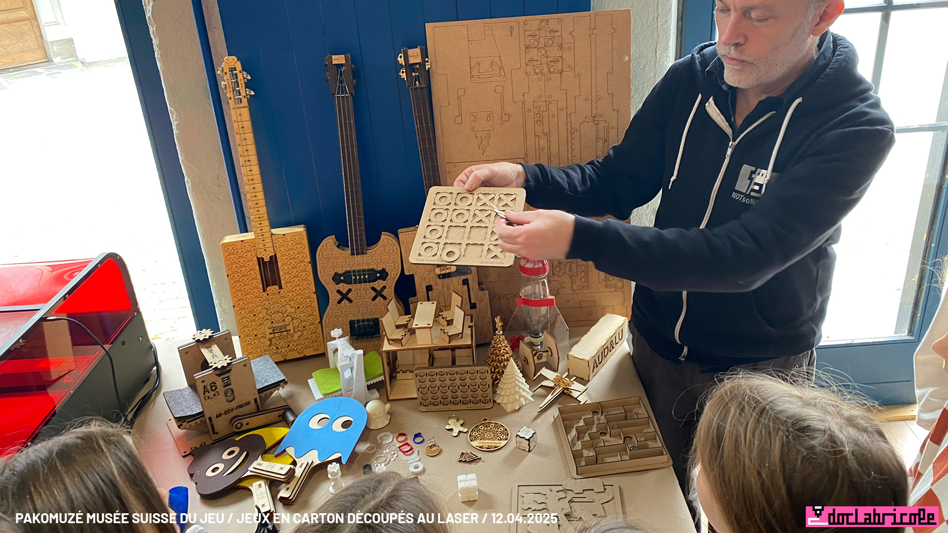 Atelier jeux en carton en découpe laser Pakomuzé au Musée suisse du Jeu