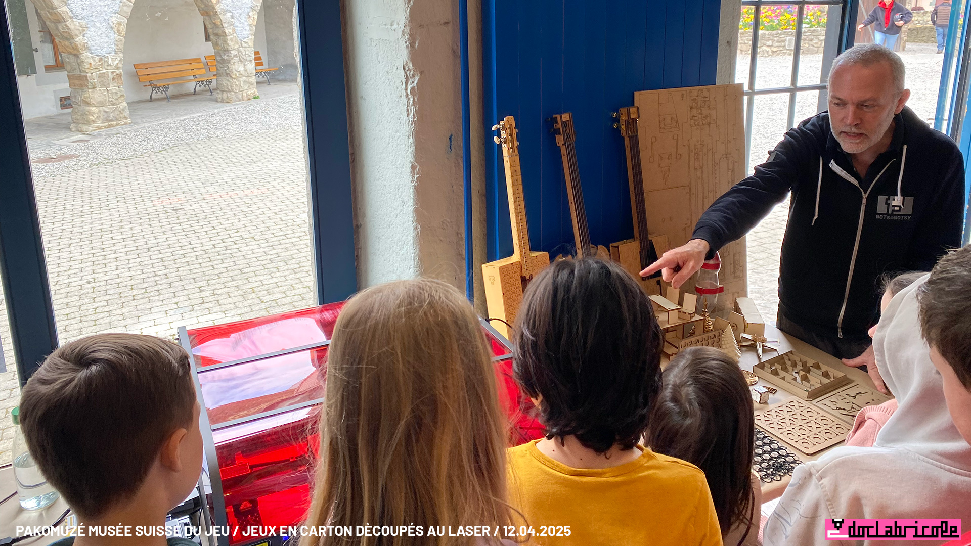 Atelier jeux en carton en découpe laser Pakomuzé au Musée suisse du Jeu