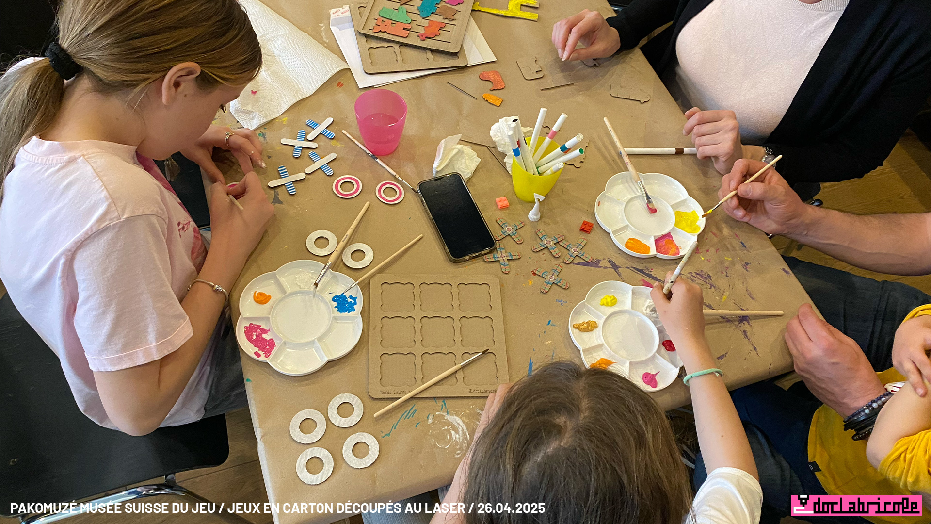 Atelier jeux en carton en découpe laser Pakomuzé au Musée suisse du Jeu