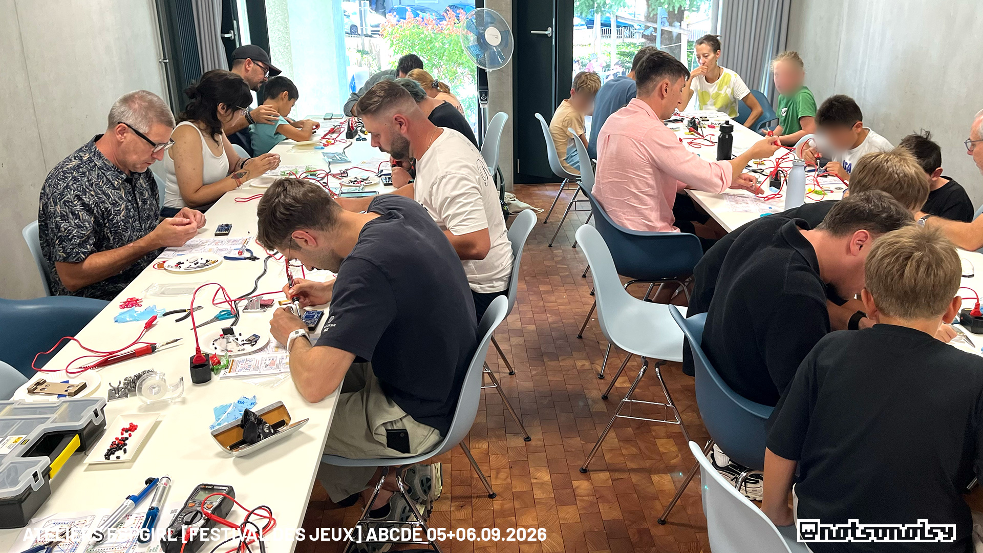 ateliers création de mini consoles de jeu ESPgirl